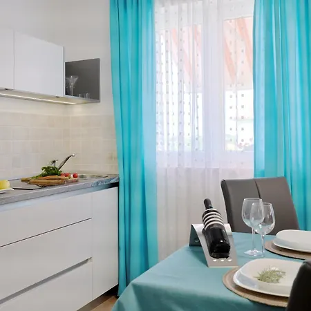 House Maric פורץ