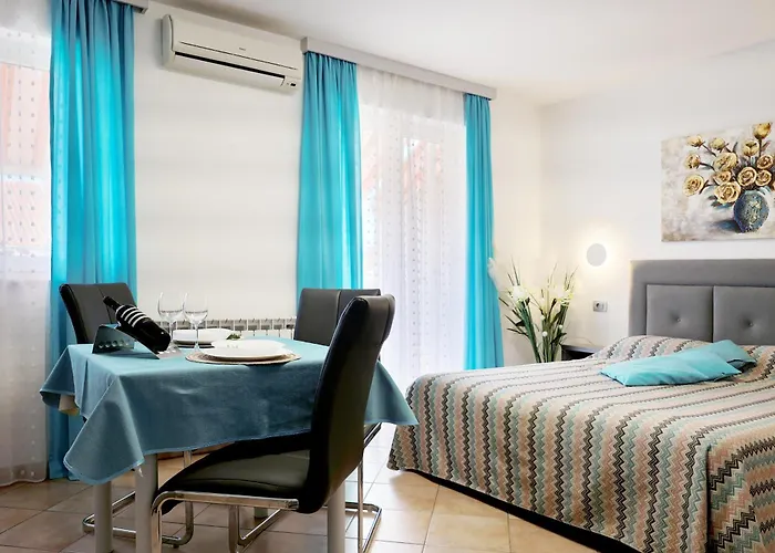 House Maric アパート ポレッチ